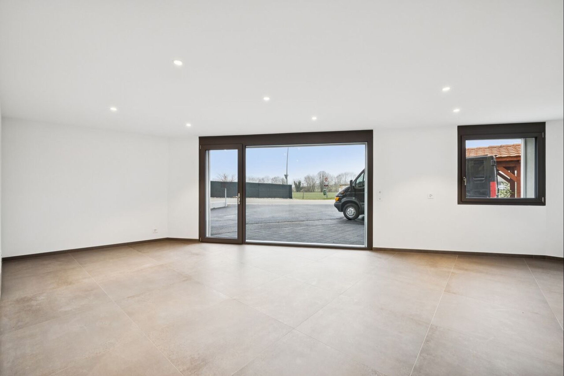  Brand-New Villa Just 3