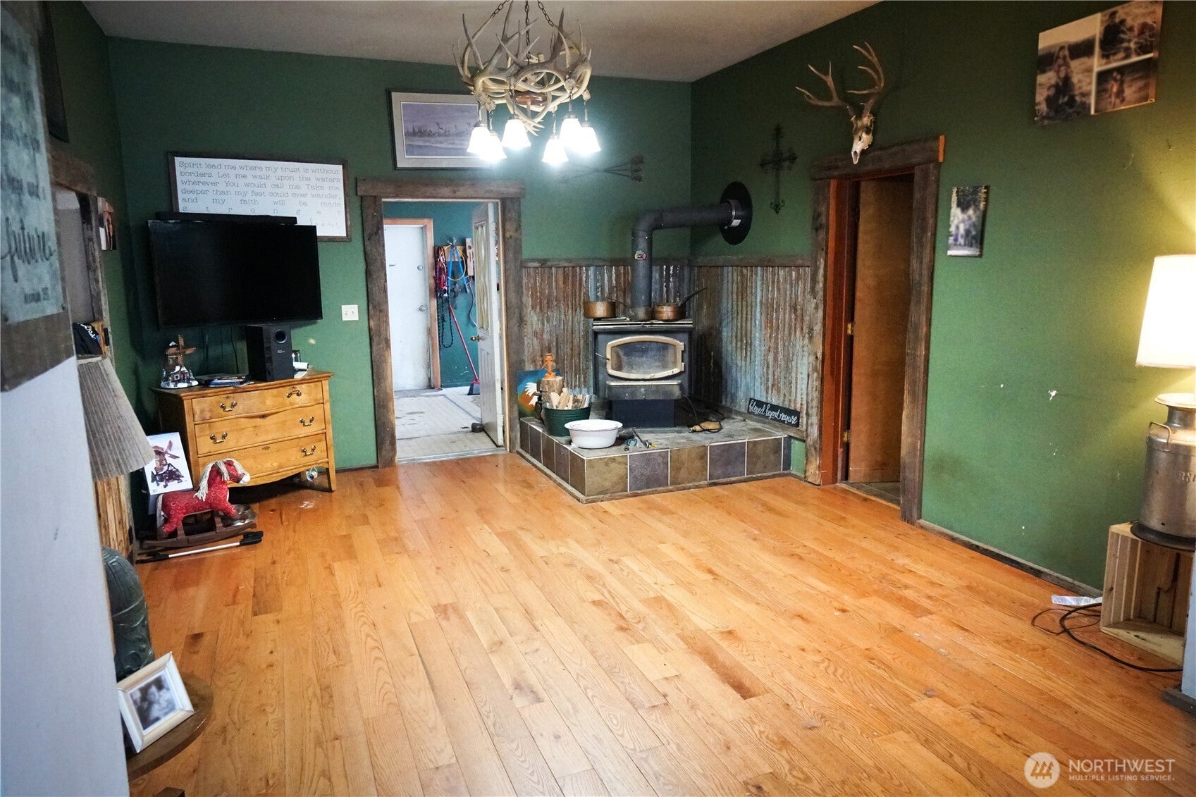 Loomis, Washington, 98827, United States, 4 Bedrooms Bedrooms, ,1 BathroomBathrooms,Residential,For Sale,2002201