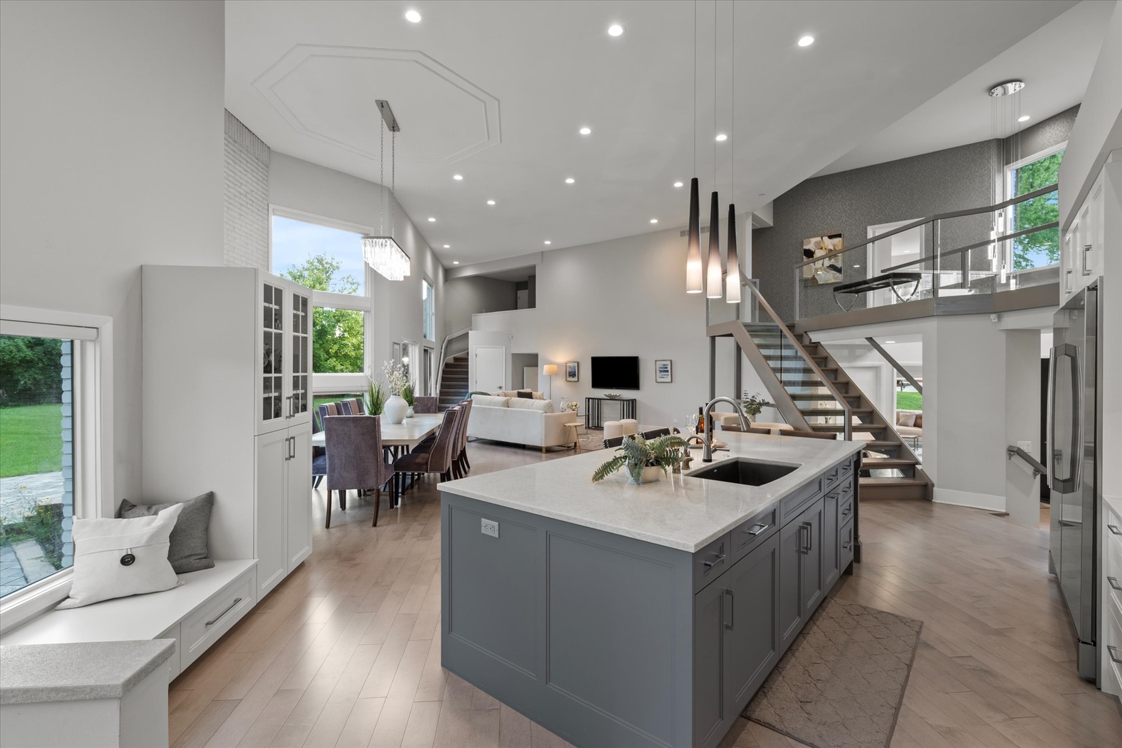 Oak Brook, Illinois, 60523, United States, 5 Bedrooms Bedrooms, ,6 BathroomsBathrooms,Residential,For Sale,1903537