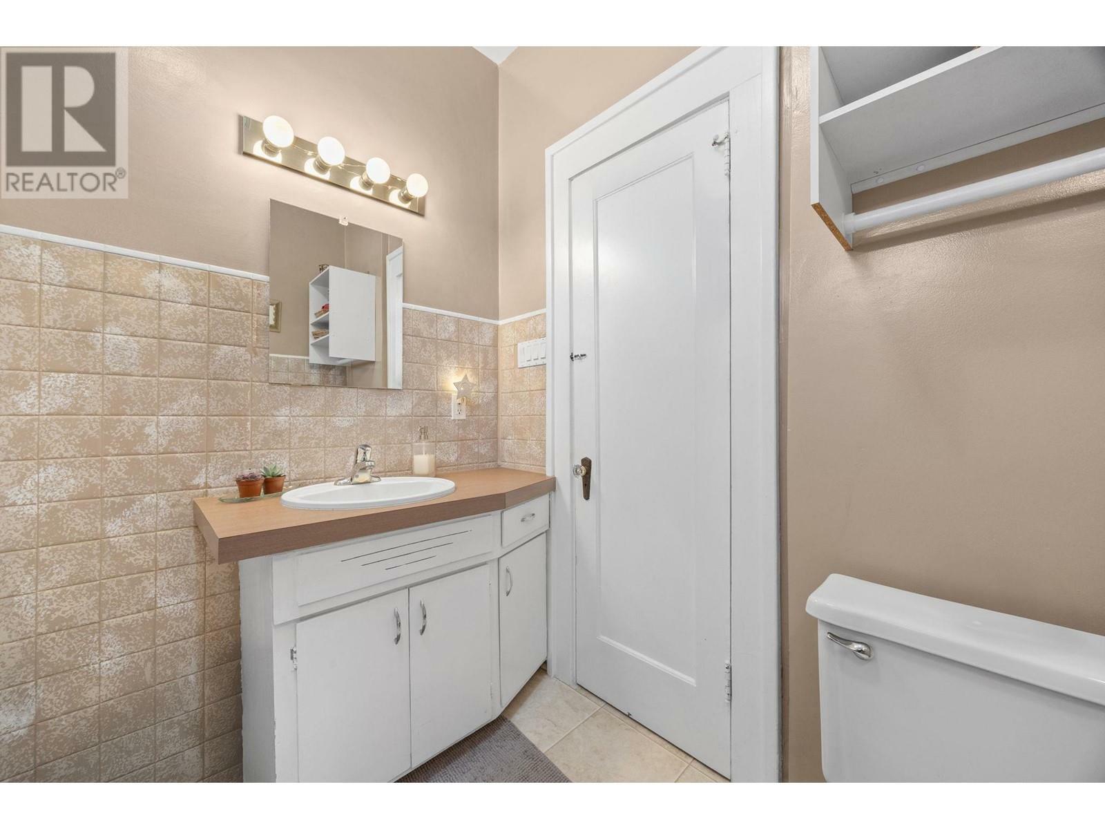 KELOWNA, British Columbia, V1Y 1A7, CA, 2 Bedrooms Bedrooms, ,1 BathroomBathrooms,Residential,For Sale,1837740