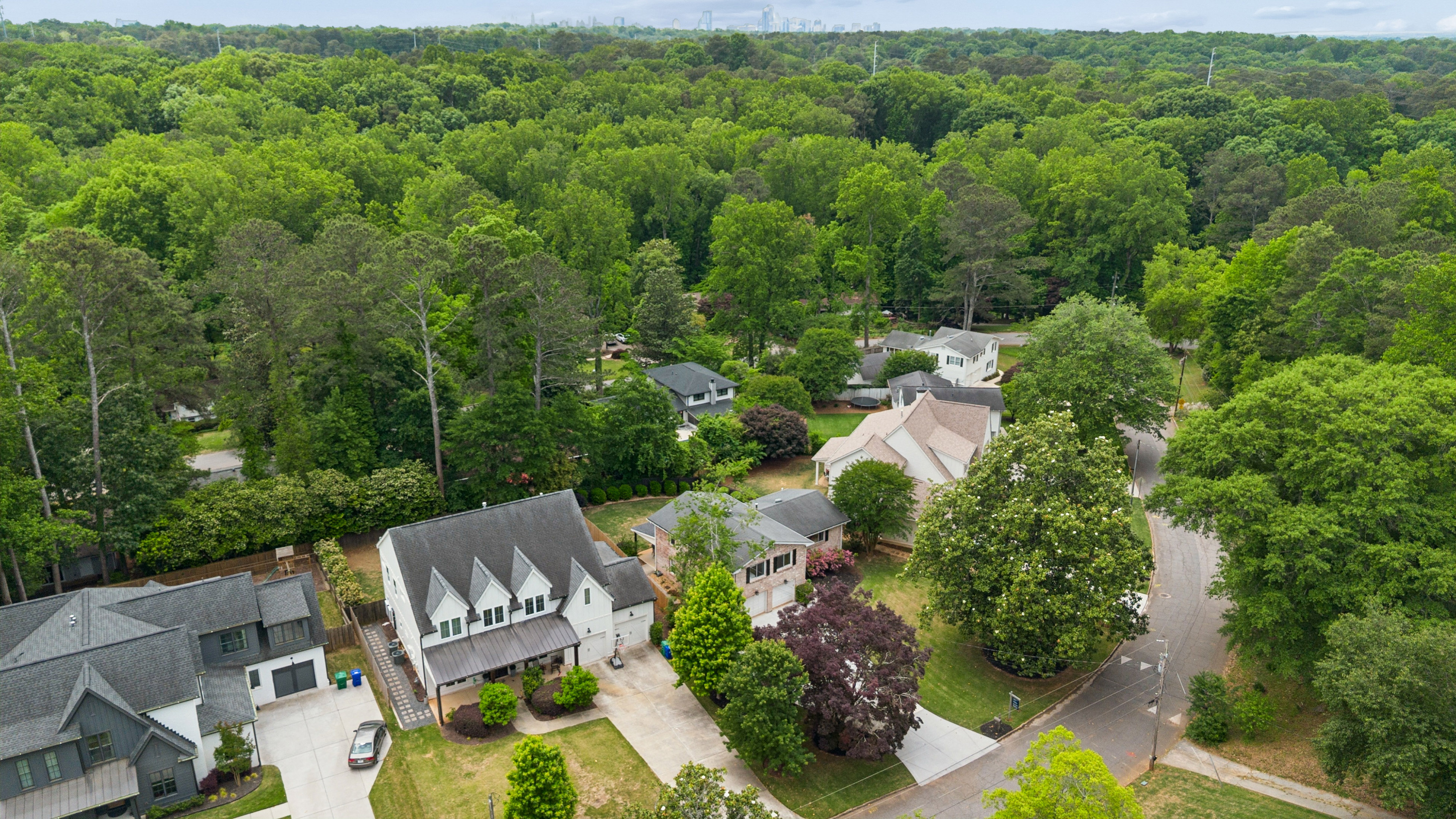  Charming Brookhaven Home with Masterfully Renovated Kitchen - 物件實景