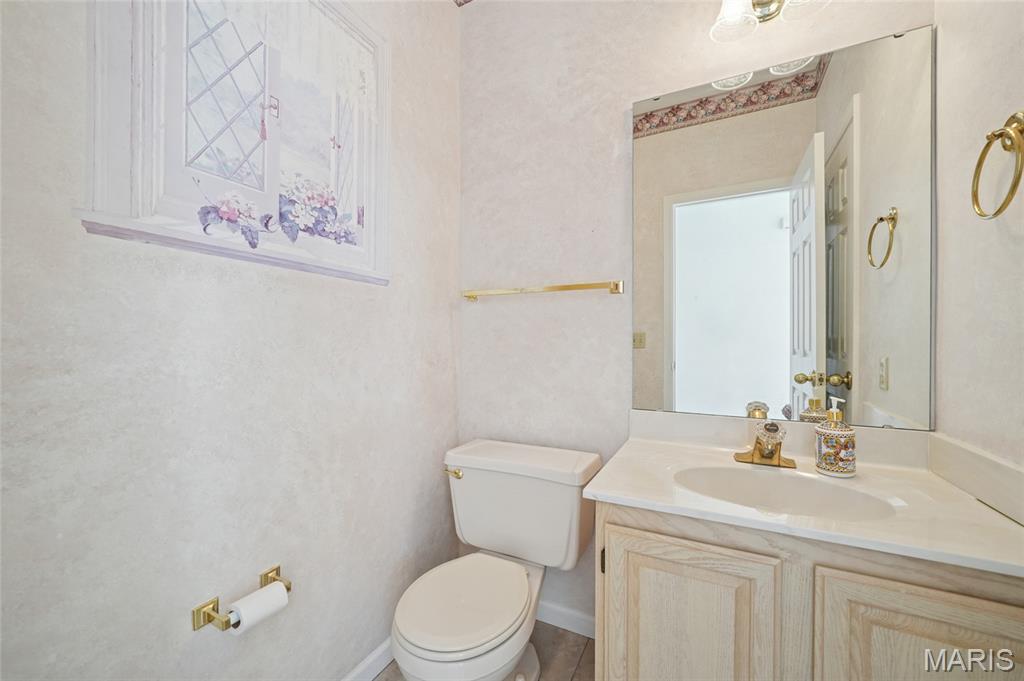 Ballwin, Missouri, 63021, United States, 4 Bedrooms Bedrooms, ,3 BathroomsBathrooms,Residential,For Sale,1989347