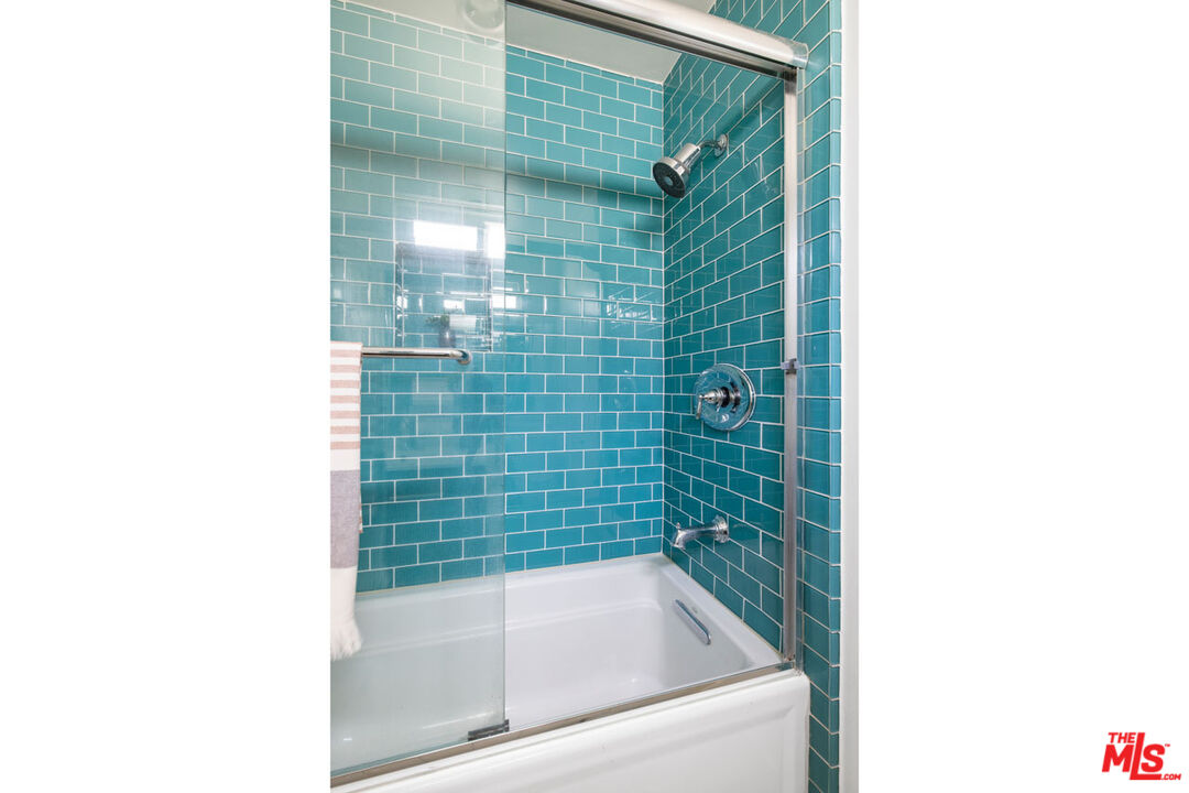 Los Angeles, California, 90031, United States, 5 Bedrooms Bedrooms, ,Residential,For Sale,2000759