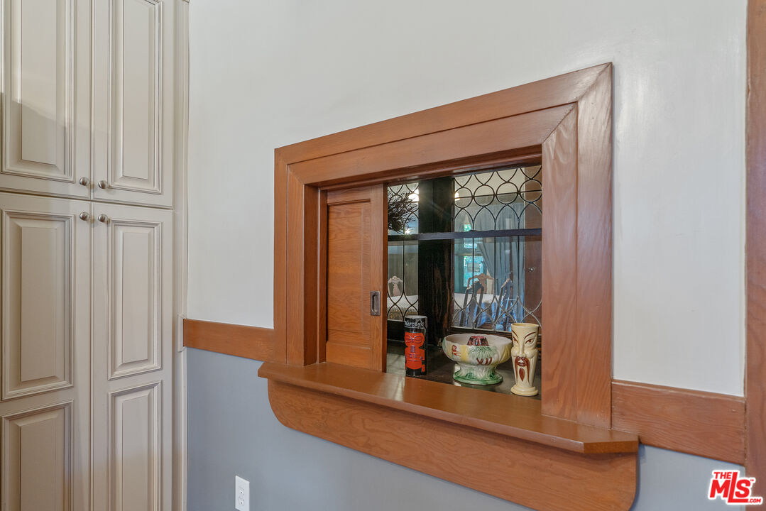 Los Angeles, California, 90006, United States, 6 Bedrooms Bedrooms, ,5 BathroomsBathrooms,Residential,For Sale,1883118