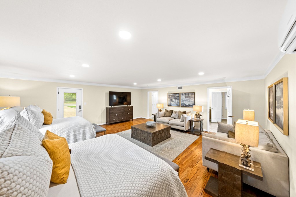 Fredericksburg, Texas, 78624, United States, 6 Bedrooms Bedrooms, ,6 BathroomsBathrooms,Residential,For Sale,2048440