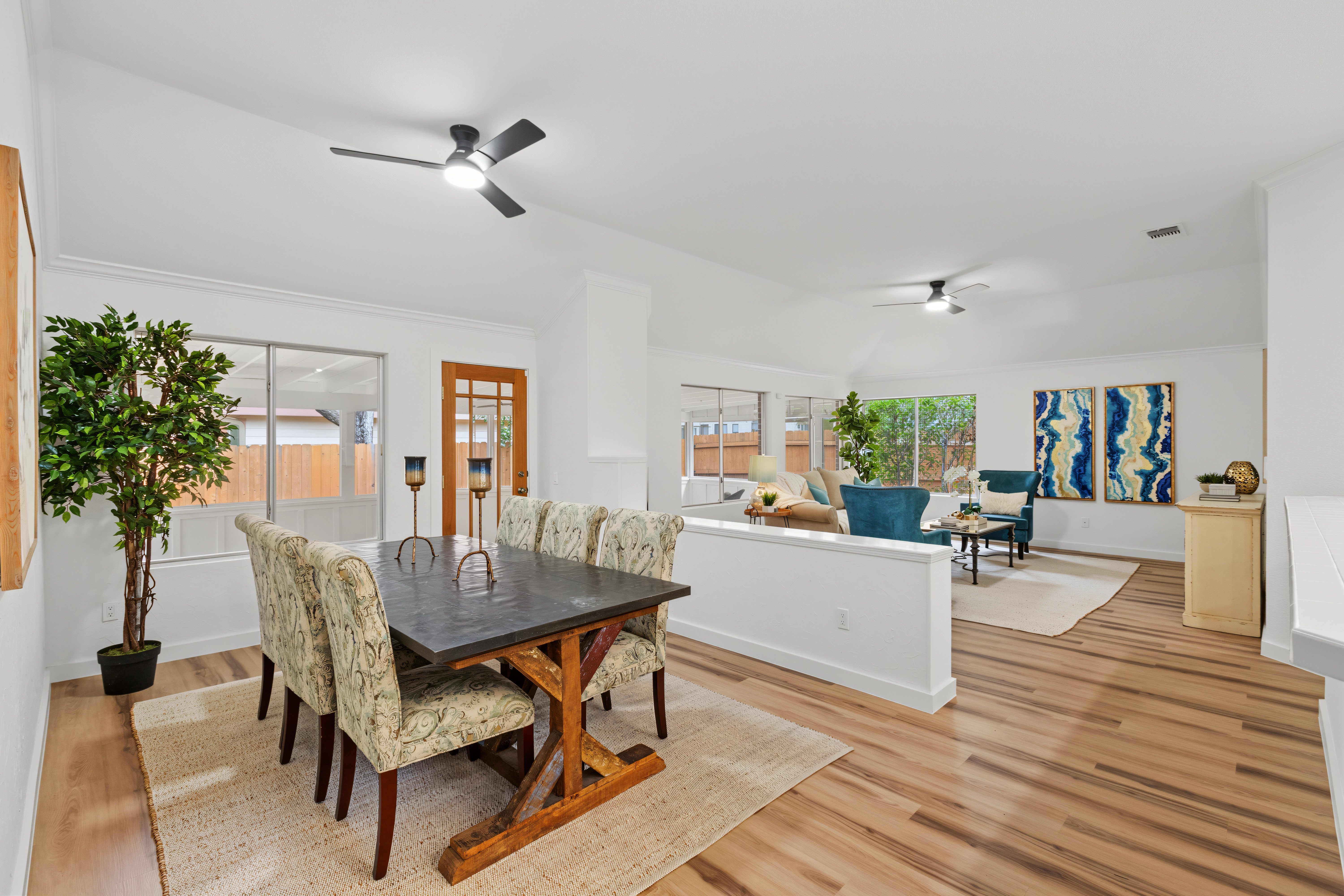  Rare One-Story Spacious Gem in Shady Hollow - 物件實景