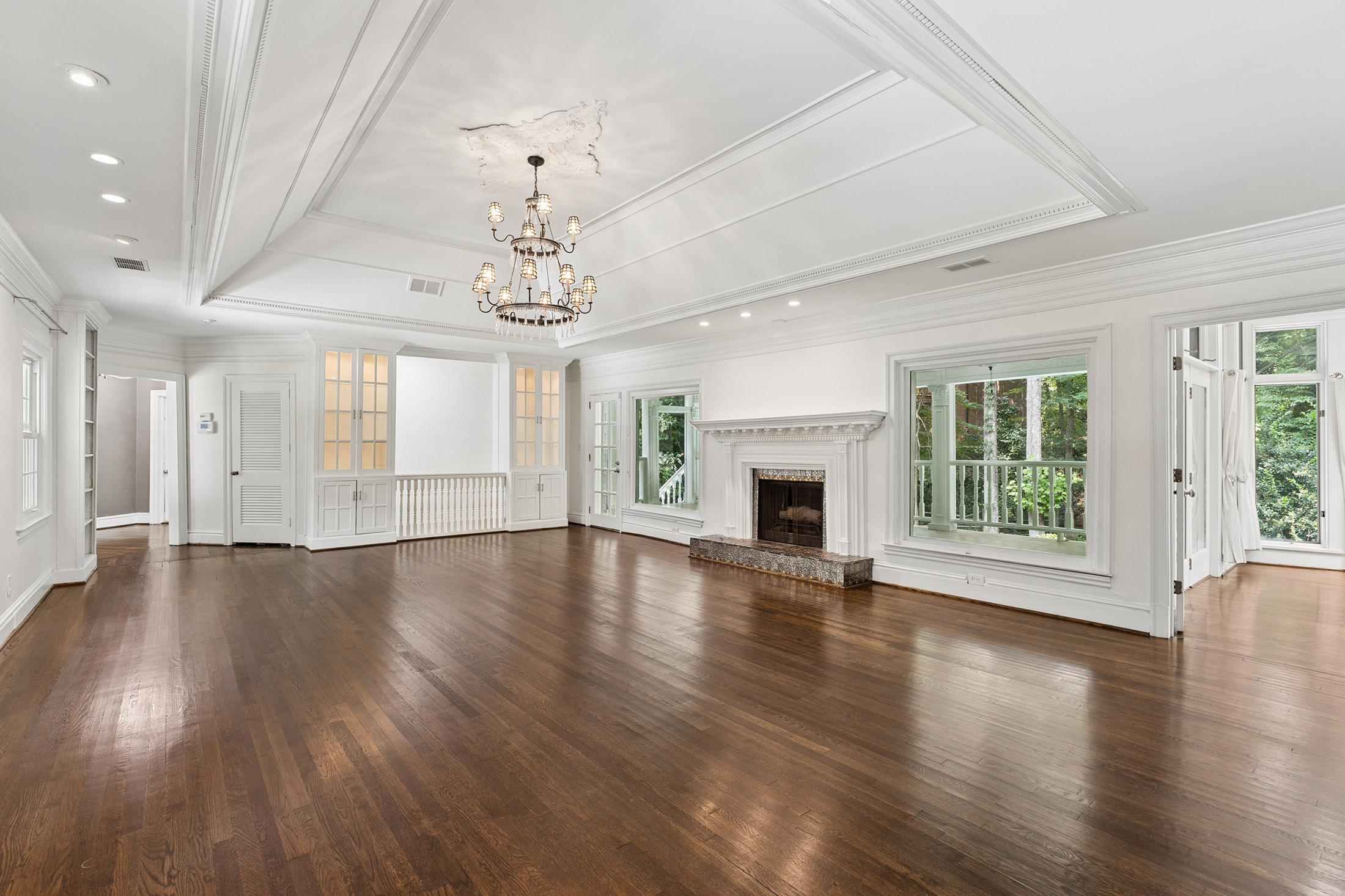  Beautiful Sandy Springs Home Offers Exceptional Space and Flexible Living - 物件實景