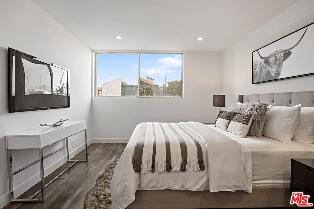 Beverly Hills, California, 90212, United States, 14 Bedrooms Bedrooms, ,Residential,For Sale,1731510