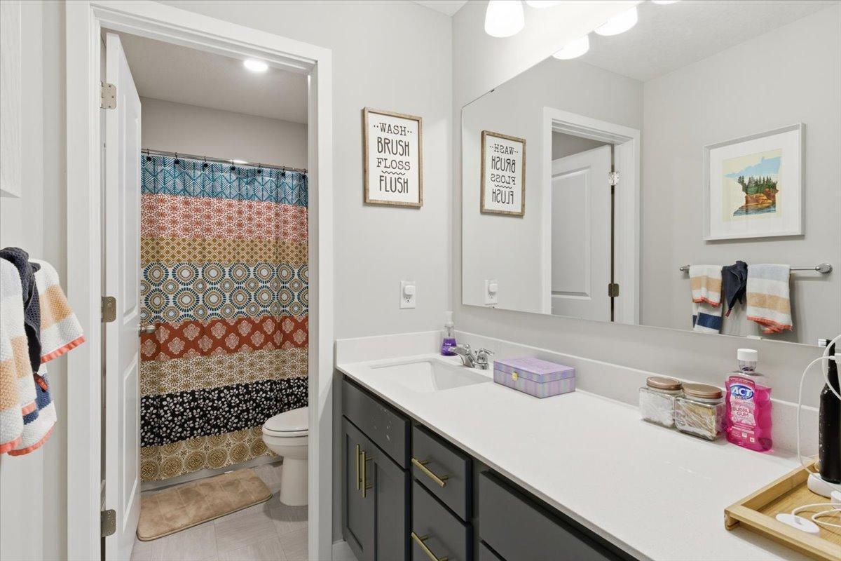 Prior Lake, Minnesota, 55352, United States, 5 Bedrooms Bedrooms, ,2 BathroomsBathrooms,Residential,For Sale,2000604