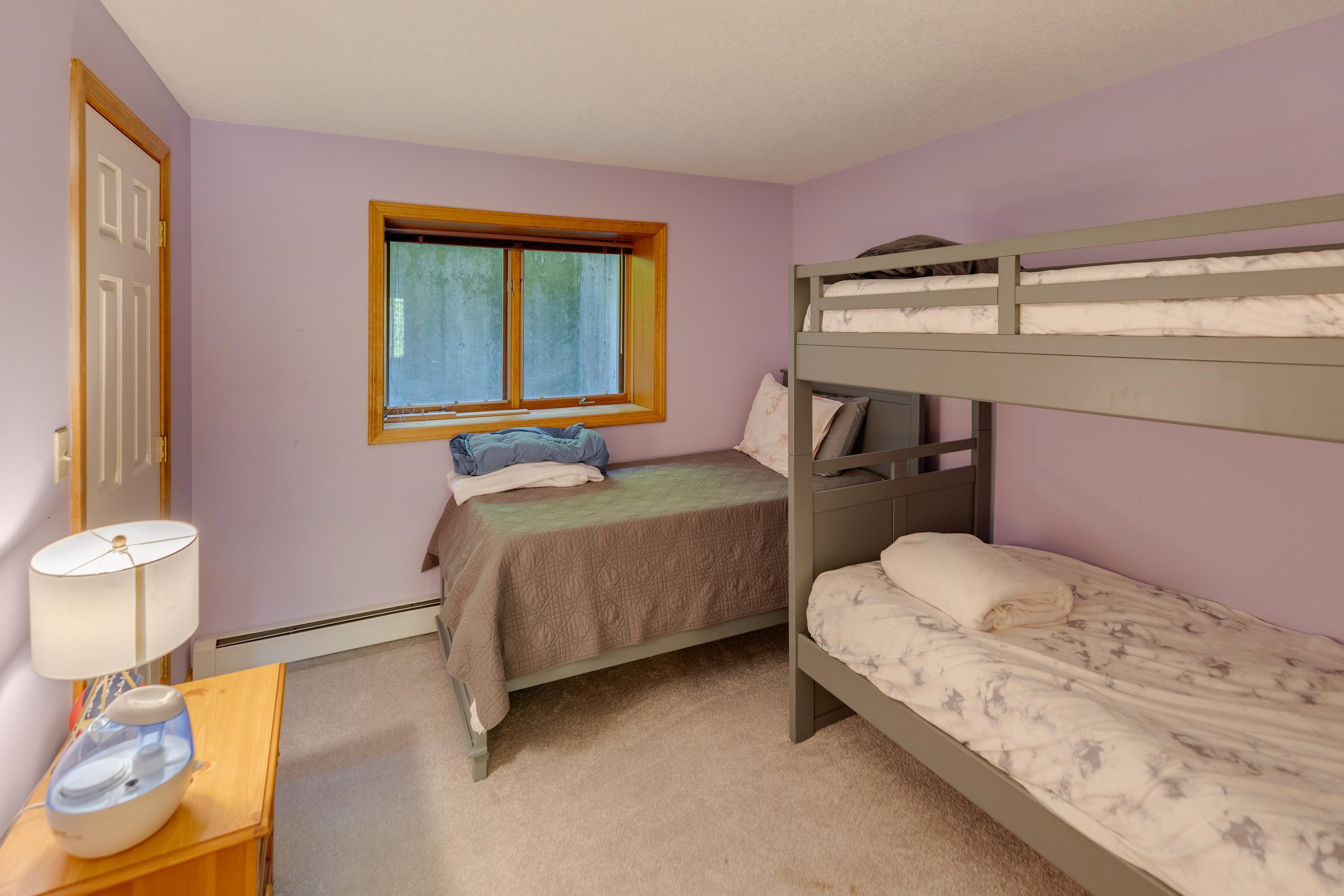 Lincoln, New Hampshire, 03251, United States, 4 Bedrooms Bedrooms, ,4 BathroomsBathrooms,Residential,For Sale,1991749