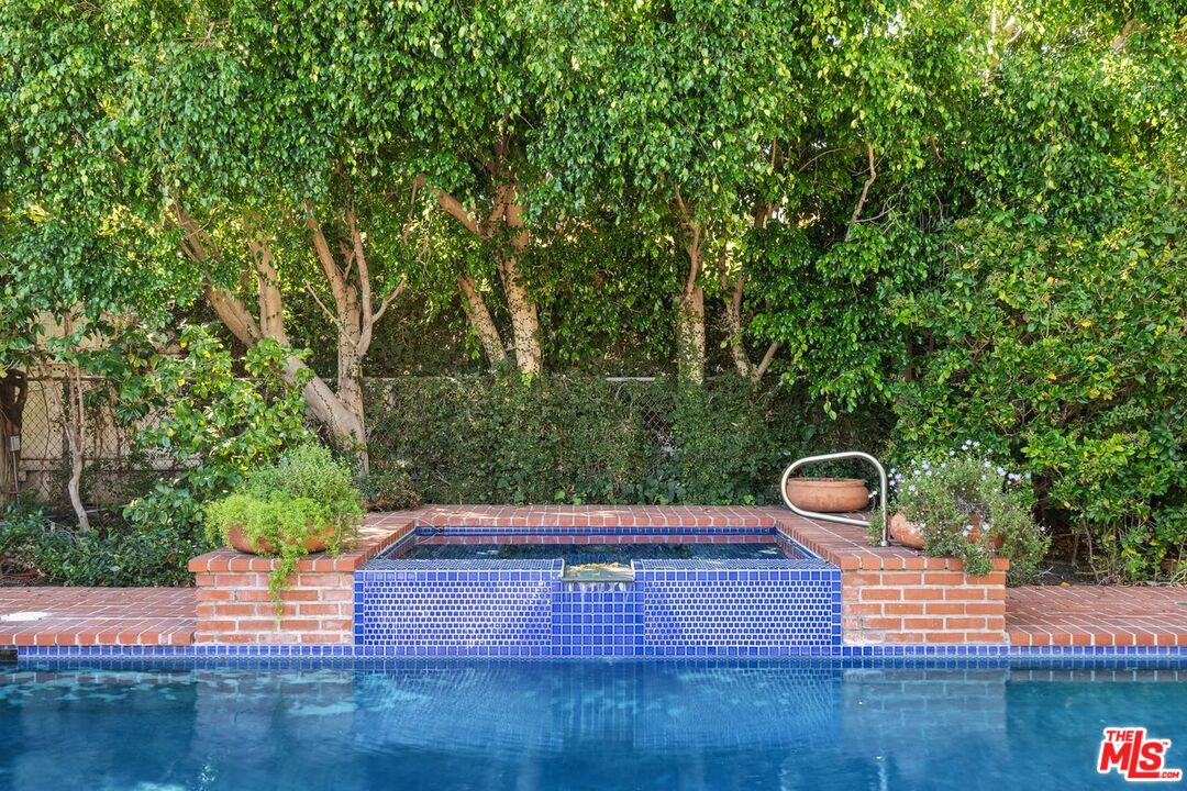 Los Angeles, California, 90049, United States, 3 Bedrooms Bedrooms, ,3 BathroomsBathrooms,Residential,For Sale,1989450