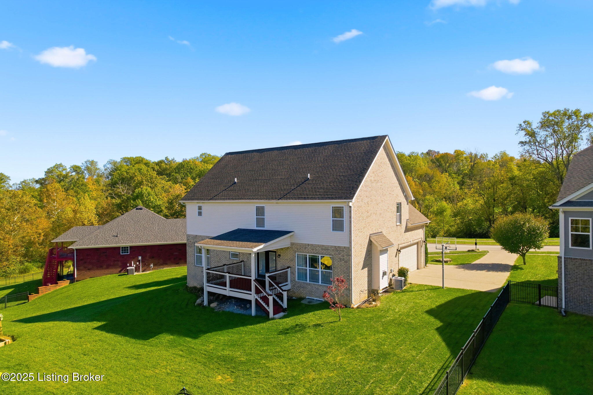 La Grange, Kentucky, 40031, United States, 5 Bedrooms Bedrooms, ,4 BathroomsBathrooms,Residential,For Sale,1971685