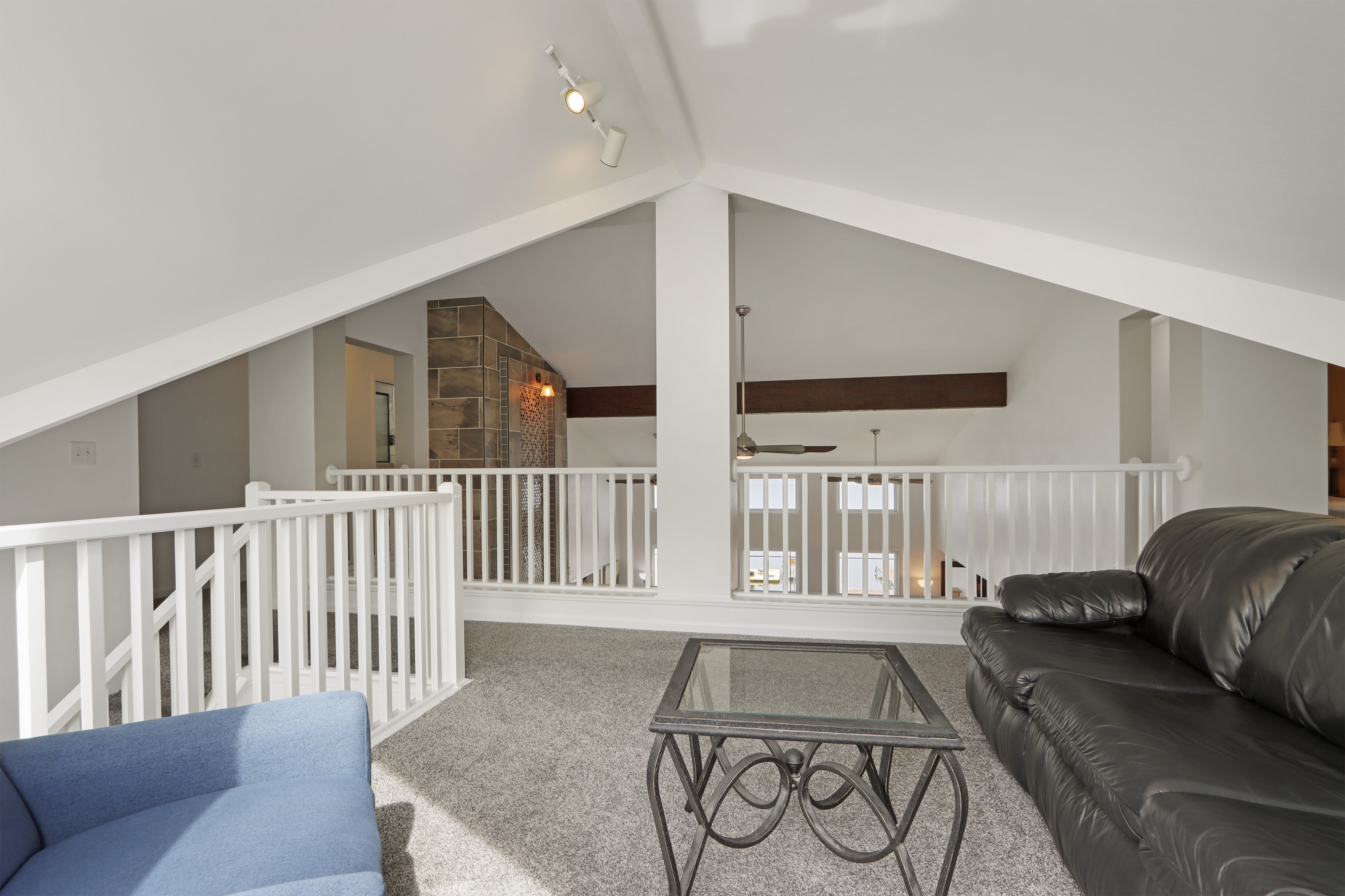  Gracious Lake Como Waterfront Retreat with Proven Rental Income - 物件實景