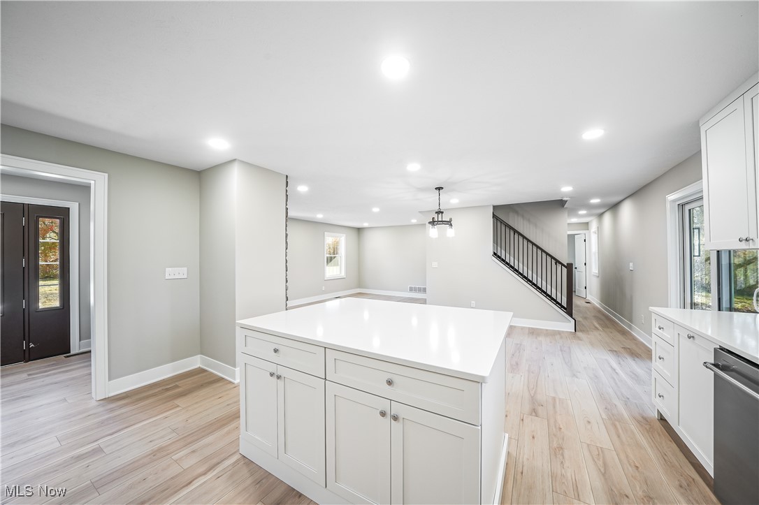 Aurora, Ohio, 44202, United States, 4 Bedrooms Bedrooms, ,4 BathroomsBathrooms,Residential,For Sale,1988117