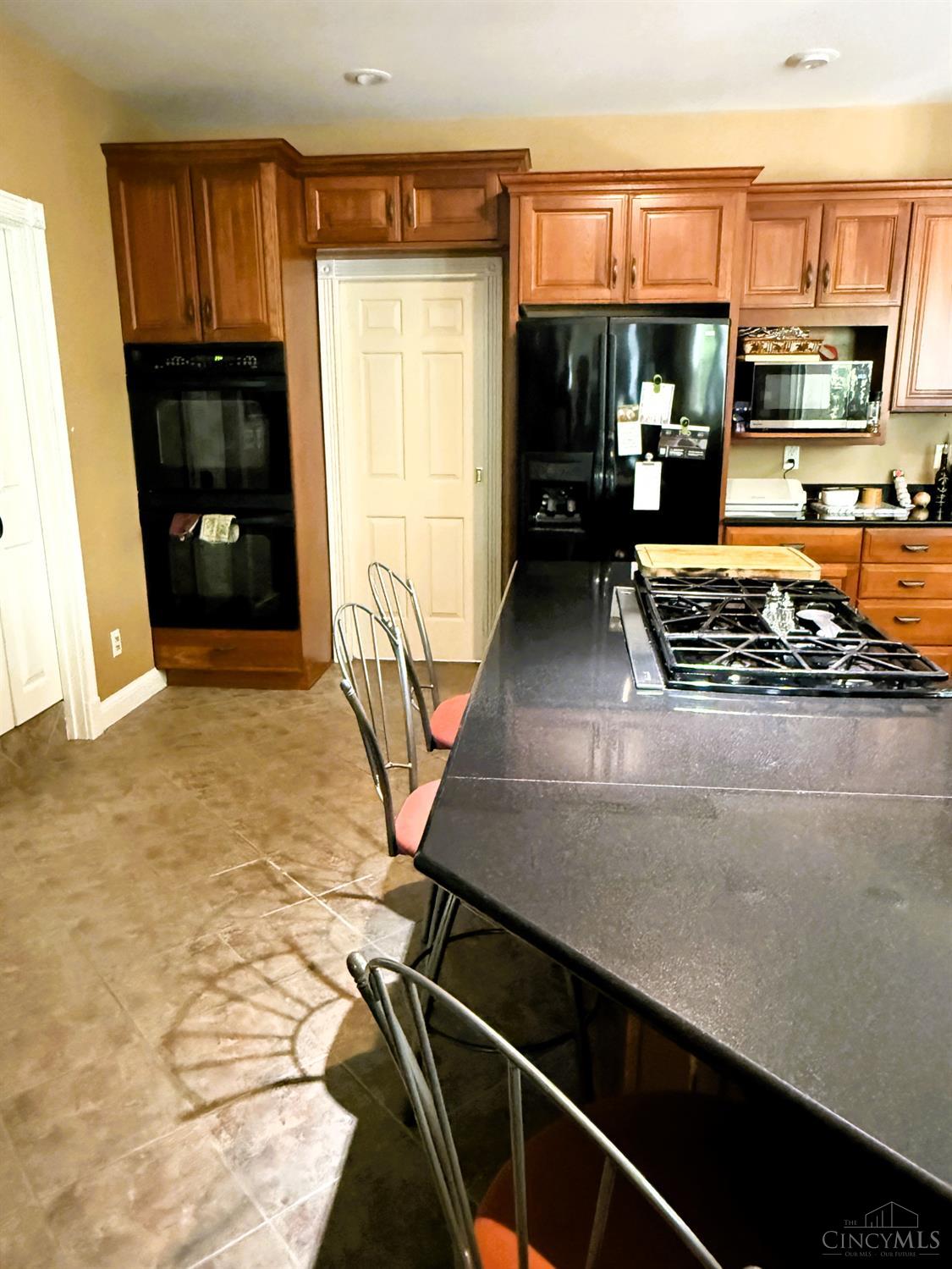 Montgomery, Ohio, 45242, United States, 5 Bedrooms Bedrooms, ,6 BathroomsBathrooms,Residential,For Sale,1914121