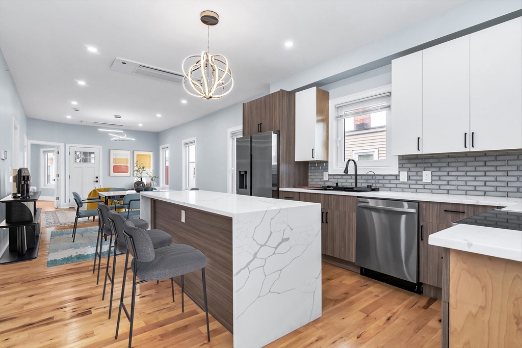 Chelsea, Massachusetts, 02150, United States, 3 Bedrooms Bedrooms, ,2 BathroomsBathrooms,Residential,For Sale,1987382