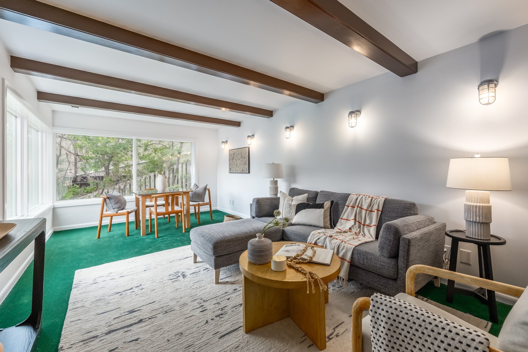  Elegant Contemporary Rambler in Sought After Neighborhood - 物件實景