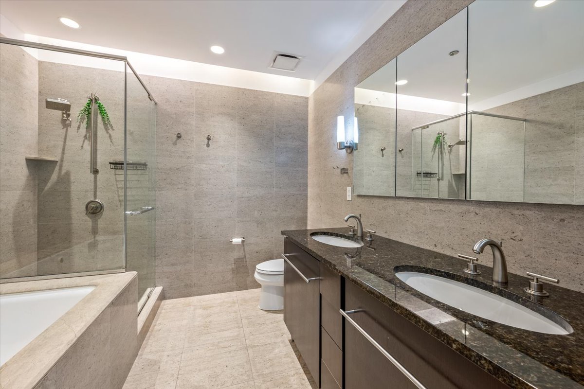 Chicago, Illinois, 60611, United States, 1 Bedroom Bedrooms, ,2 BathroomsBathrooms,Residential,For Sale,1991532