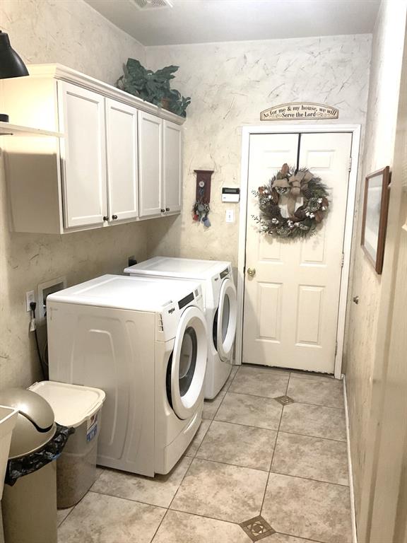 Carrollton, Texas, 75010, United States, 4 Bedrooms Bedrooms, ,4 BathroomsBathrooms,Residential,For Sale,2019559