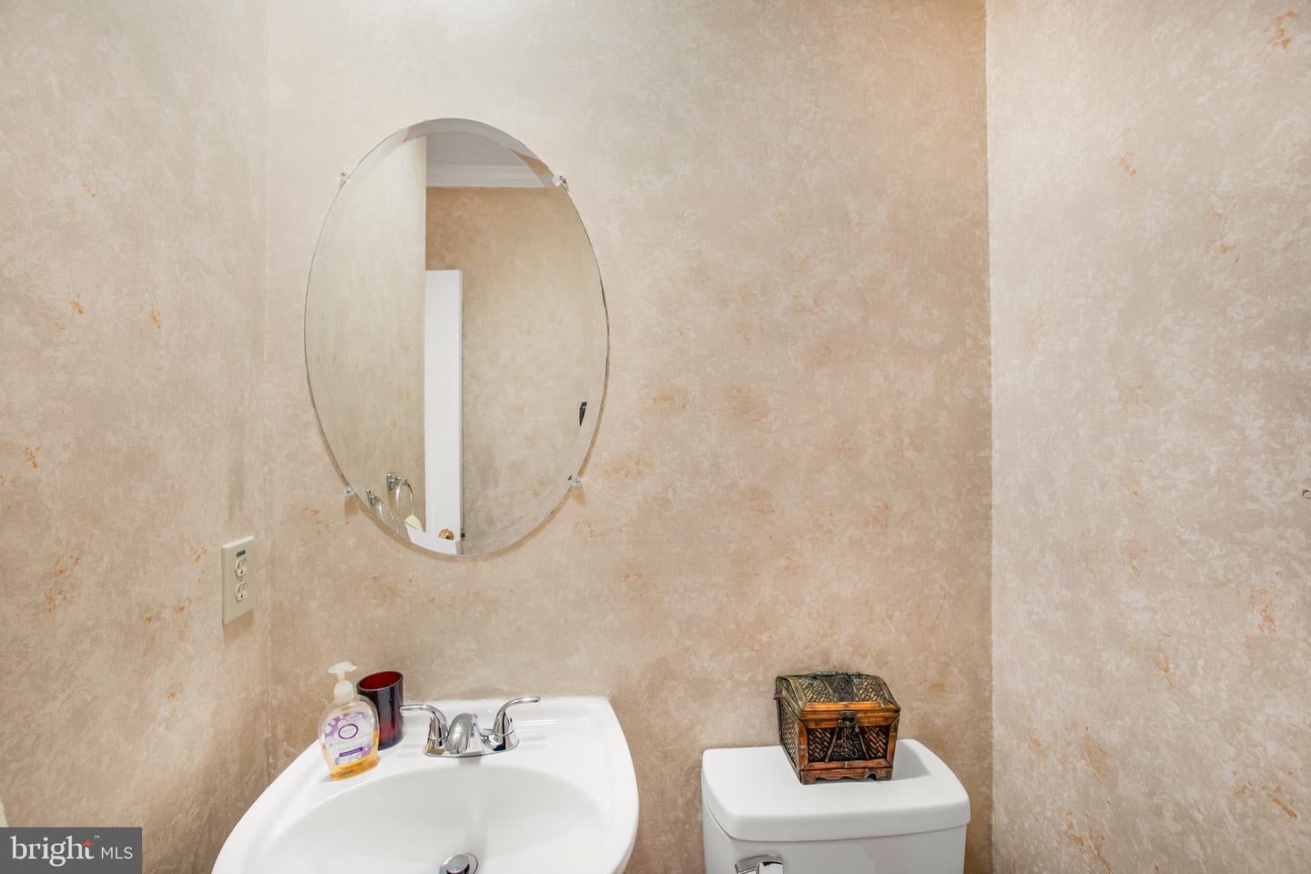 CLINTON, Maryland, 20735, United States, 4 Bedrooms Bedrooms, ,4 BathroomsBathrooms,Residential,For Sale,1982820