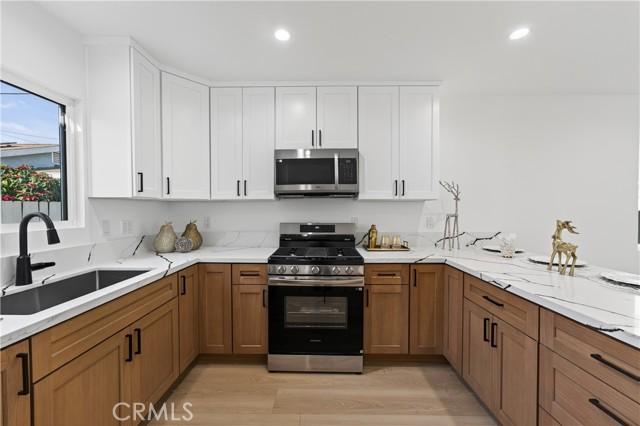 Los Angeles, California, 90044, United States, ,Residential,For Sale,1997733