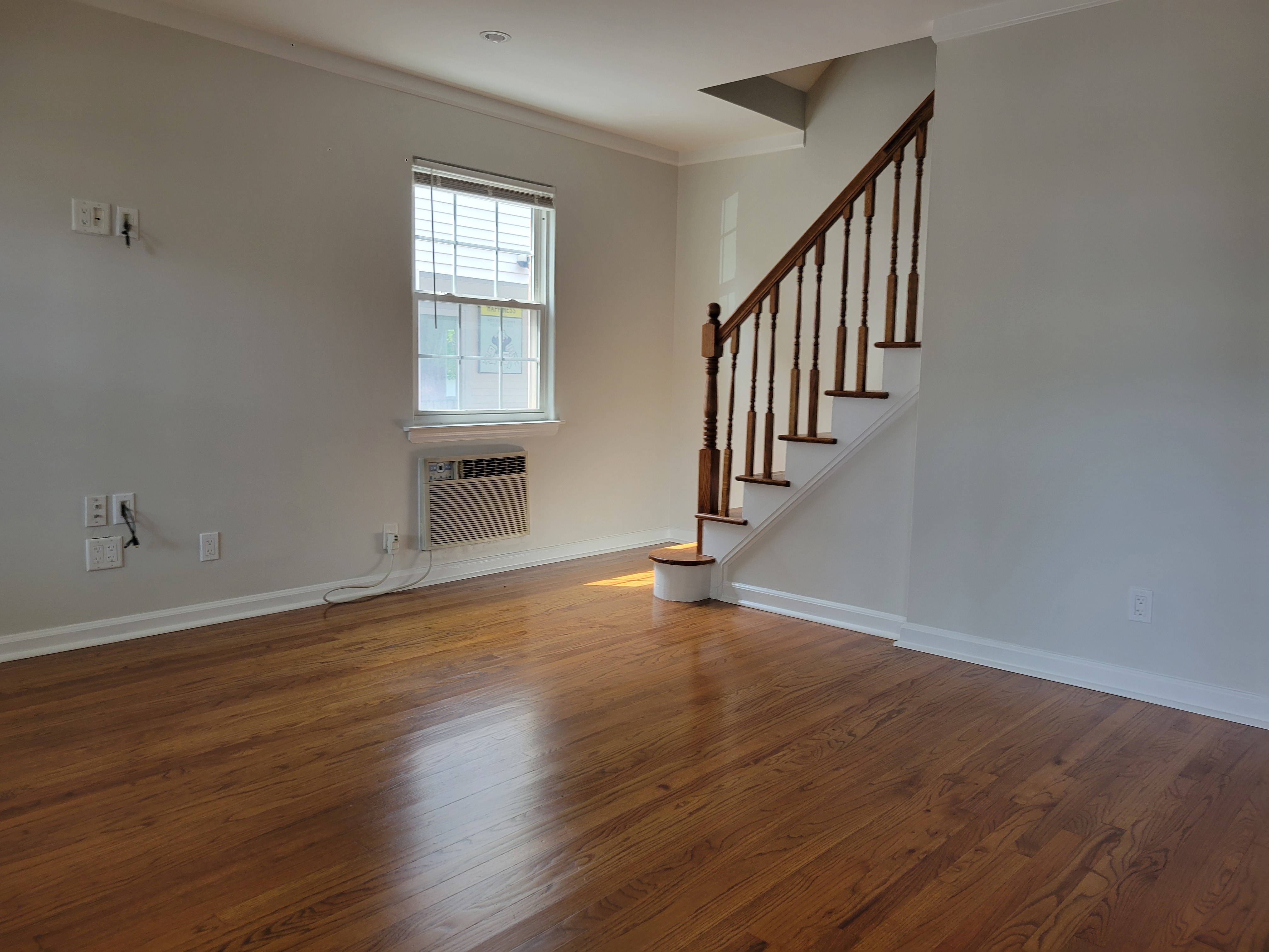 New Hyde Park, New York, 11040, United States, 4 Bedrooms Bedrooms, ,3 BathroomsBathrooms,Residential,For Sale,1928369