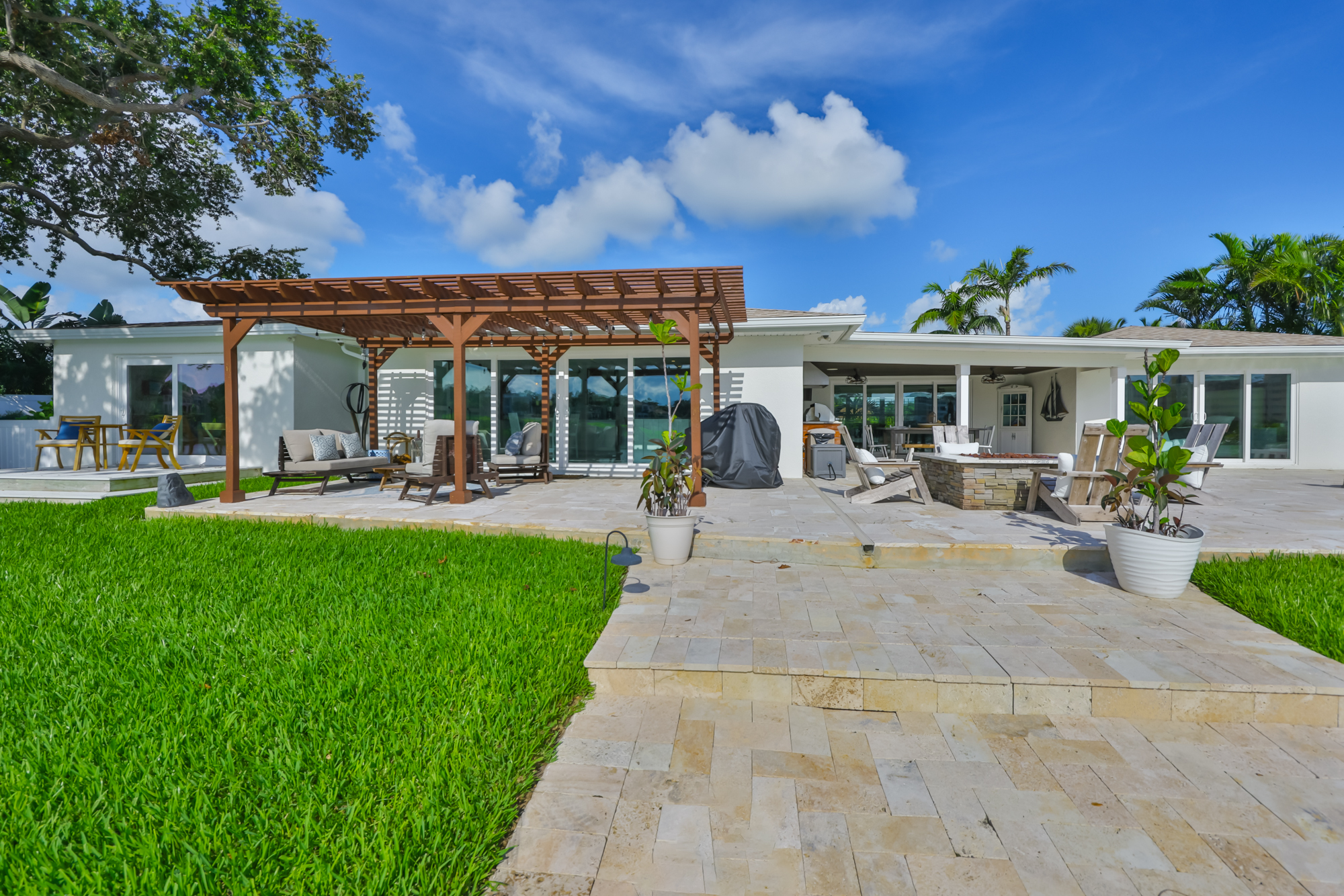 Largo, Florida, 33770, United States, 3 Bedrooms Bedrooms, ,4 BathroomsBathrooms,Residential,For Sale,1982146