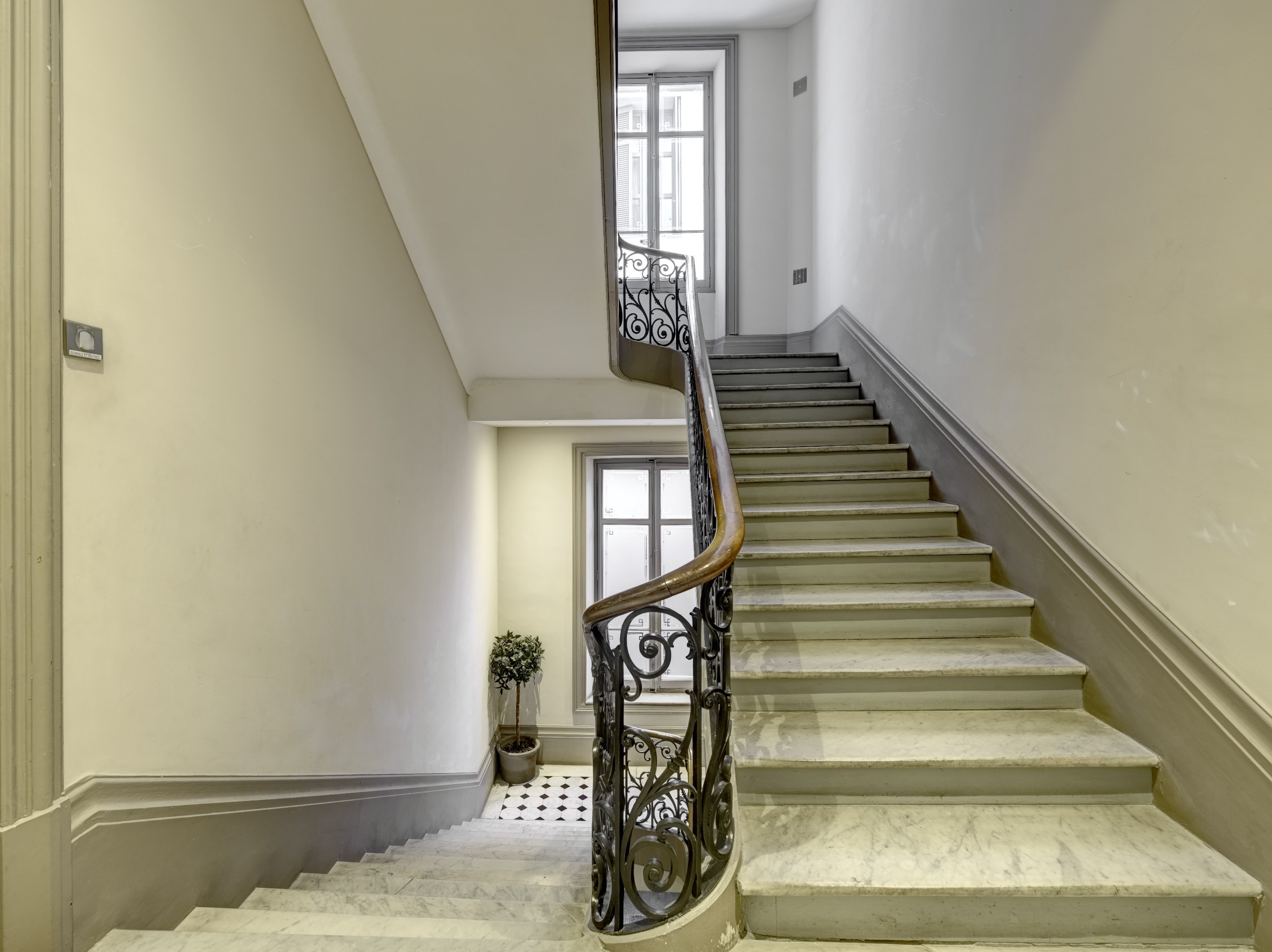  170 m² bourgeois apartment for sale in Cannes city centre - 物件實景