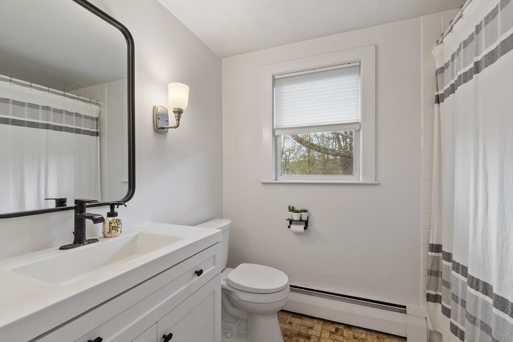 Hamilton, Massachusetts, 01982, United States, 4 Bedrooms Bedrooms, ,2 BathroomsBathrooms,Residential,For Sale,1989221