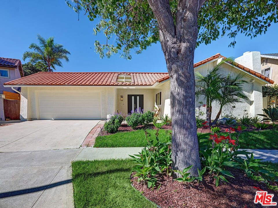 Huntington Beach, California, 92649, United States, 3 Bedrooms Bedrooms, ,2 BathroomsBathrooms,Residential,For Sale,2003446