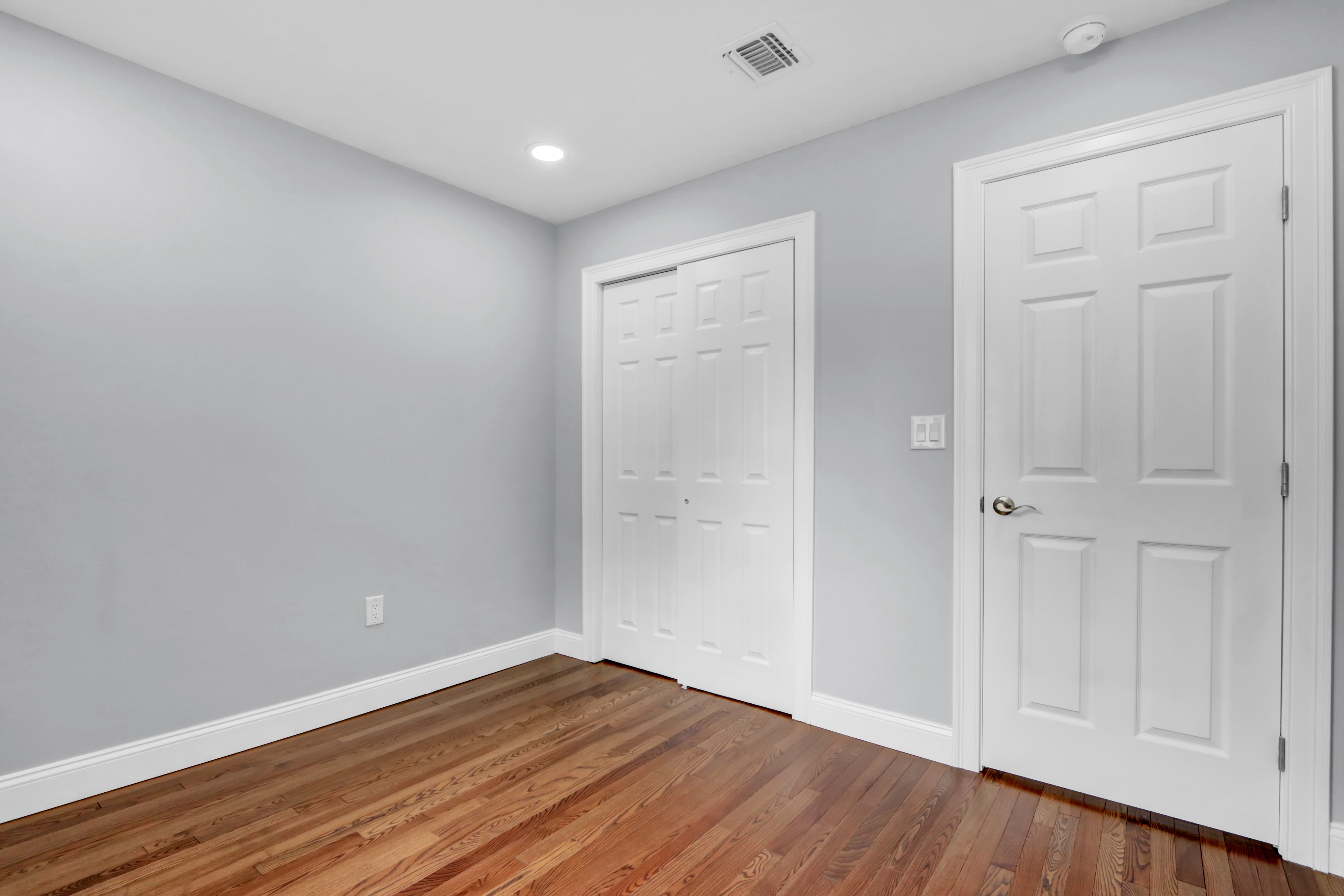 West Islip, New York, 11795, United States, 3 Bedrooms Bedrooms, ,2 BathroomsBathrooms,Residential,For Sale,1920311