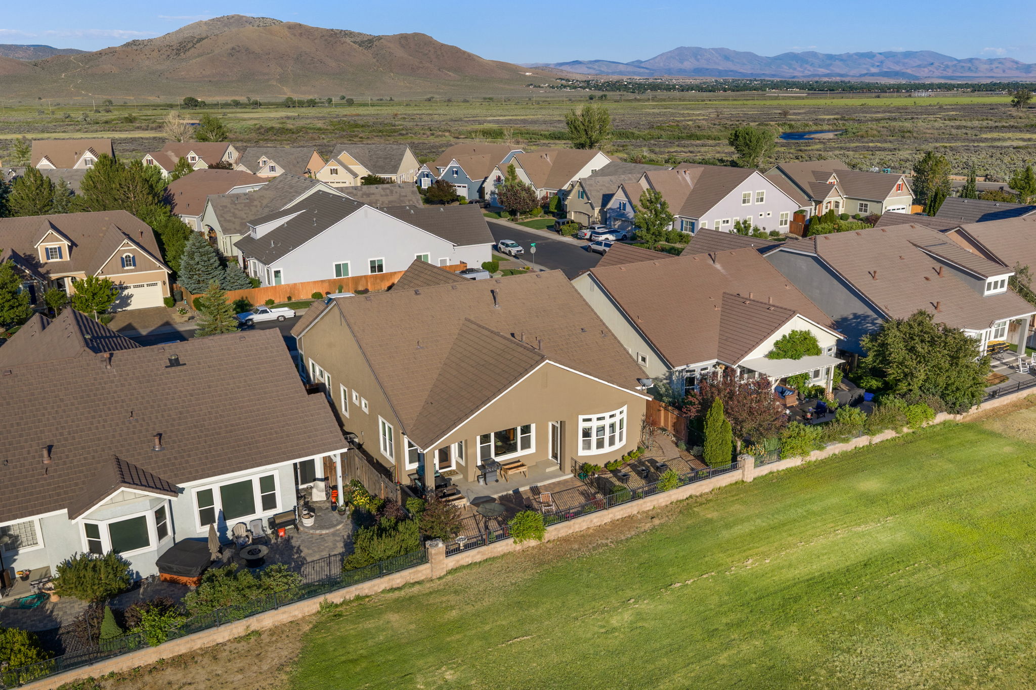  Refined Minden Living with Designer Touches and Captivating Mountain Views - 物件實景