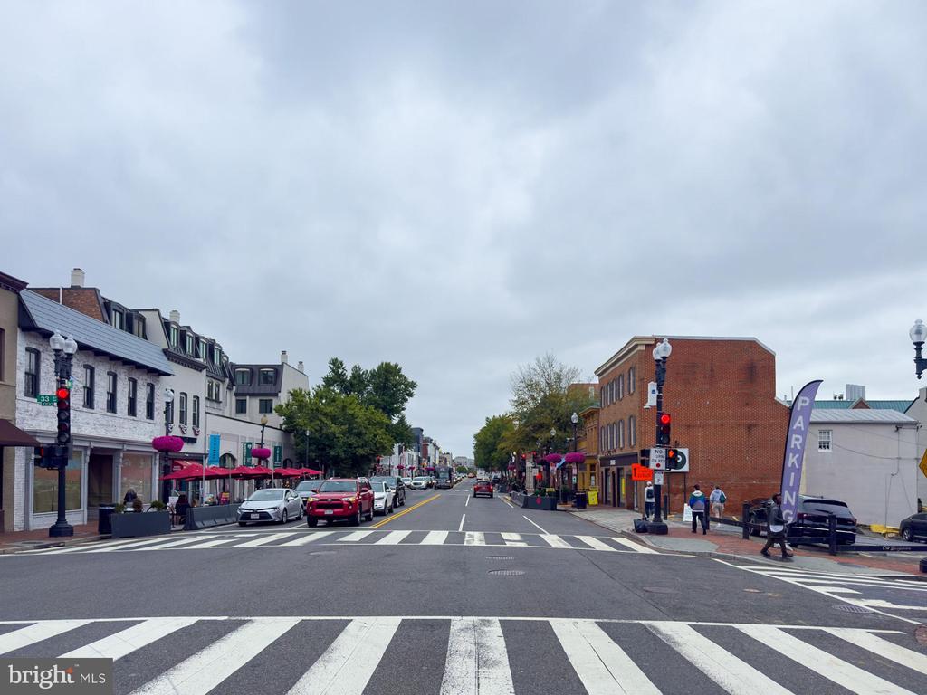 Washington, District of Columbia, 20007, United States, 4 Bedrooms Bedrooms, ,3 BathroomsBathrooms,Residential,For Sale,1975230