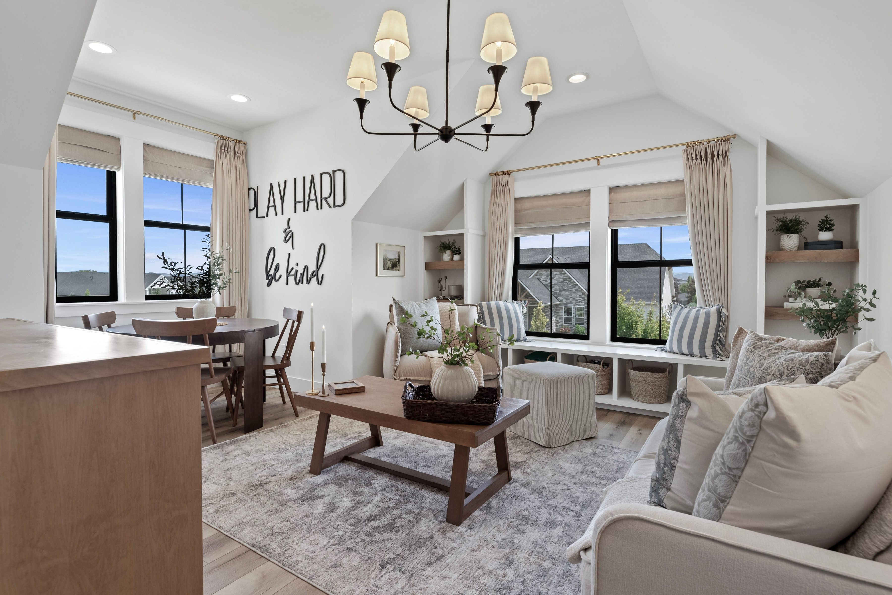  Multi-Generational Luxury with Mountain Views - 物件實景