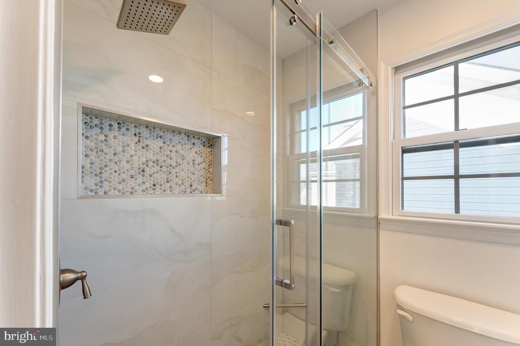 Lorton, Virginia, 22079, United States, 5 Bedrooms Bedrooms, ,4 BathroomsBathrooms,Residential,For Sale,2001485