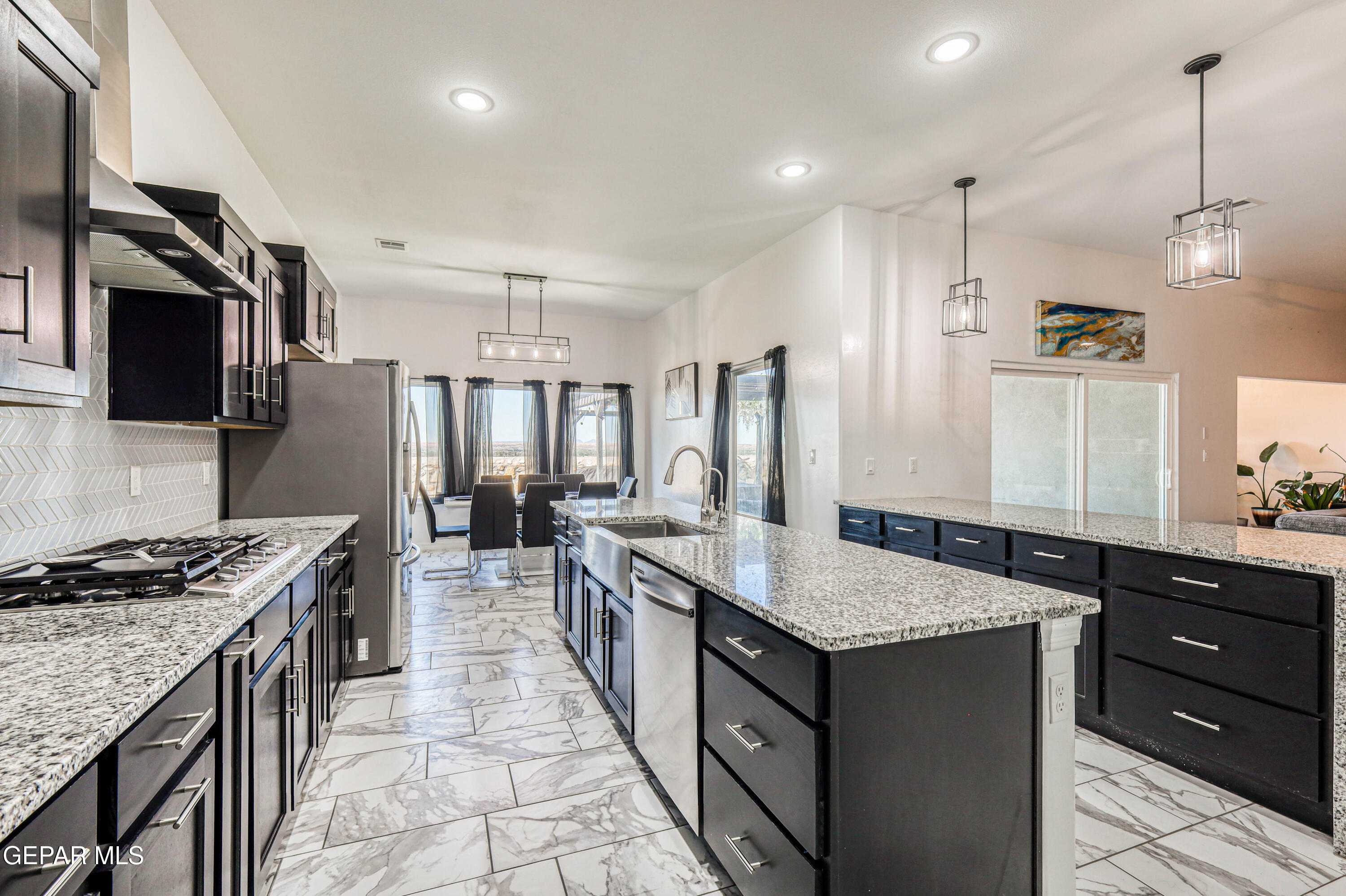 El Paso, Texas, 79911, United States, 5 Bedrooms Bedrooms, ,4 BathroomsBathrooms,Residential,For Sale,1969245