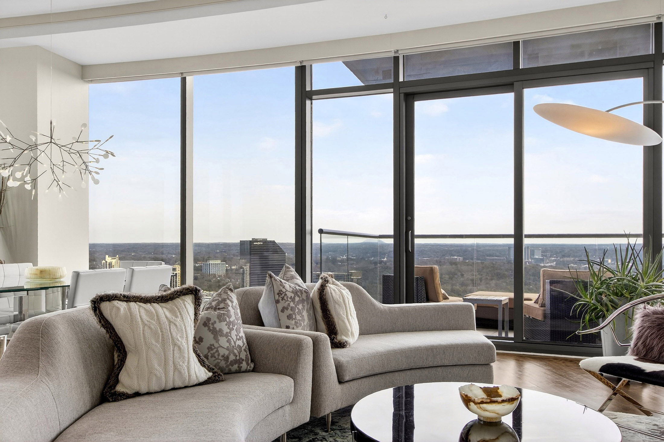  Stunning Luxury Condo, Perched on the 29th Floor - 物件實景