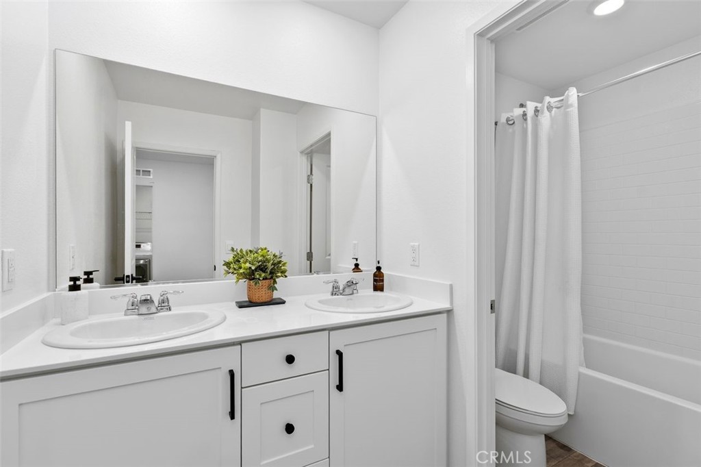 Winchester, California, 92596, United States, 5 Bedrooms Bedrooms, ,3 BathroomsBathrooms,Residential,For Sale,1986511