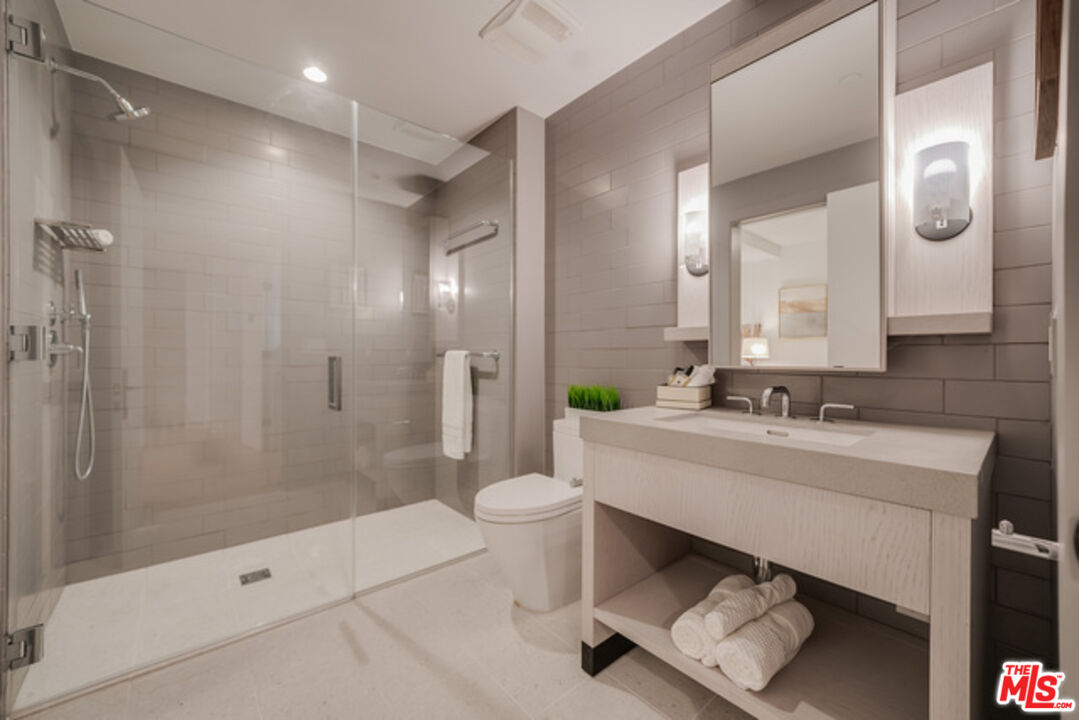 Los Angeles, California, 90024, United States, 2 Bedrooms Bedrooms, ,2 BathroomsBathrooms,Residential,For Sale,1940220