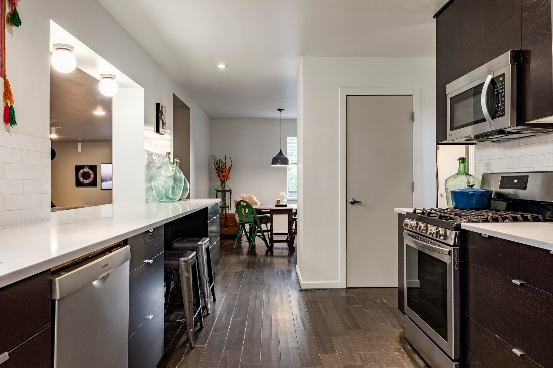  Spacious Millcreek Bungalow with Expansive Backyard & 2-Car Garage - 物件實景