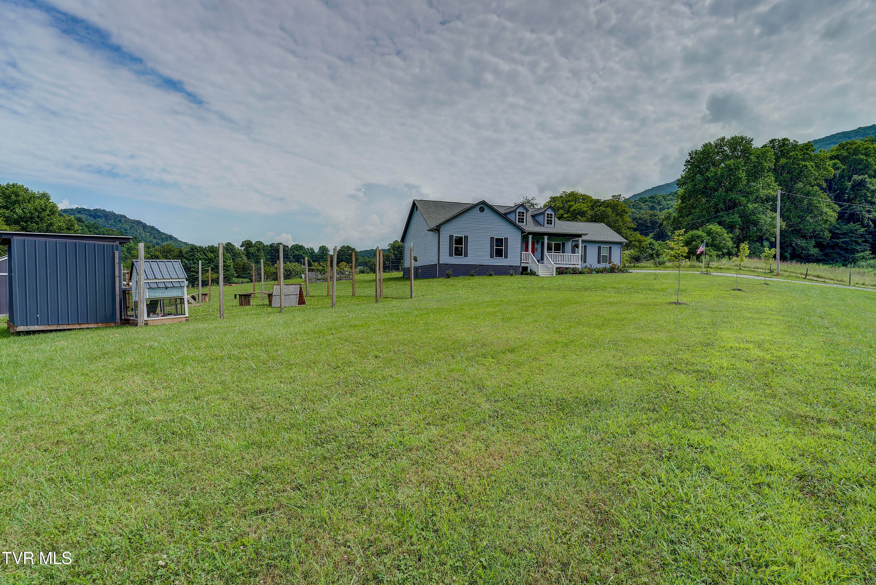 Elizabethton, Tennessee, 37643, United States, 3 Bedrooms Bedrooms, ,2 BathroomsBathrooms,Residential,For Sale,1925509