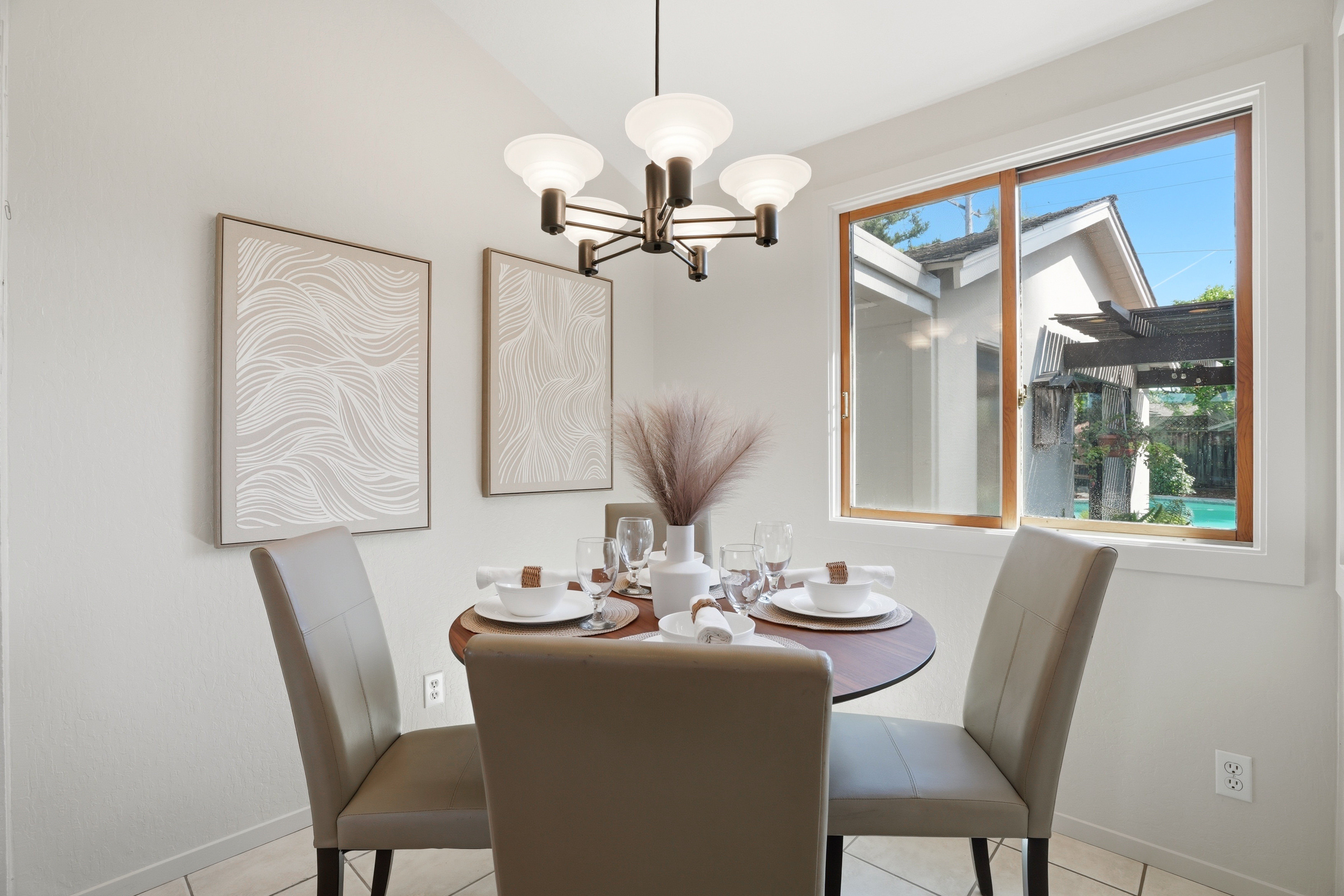  Single-Level Rancher in Coveted Neighborhood - 物件實景