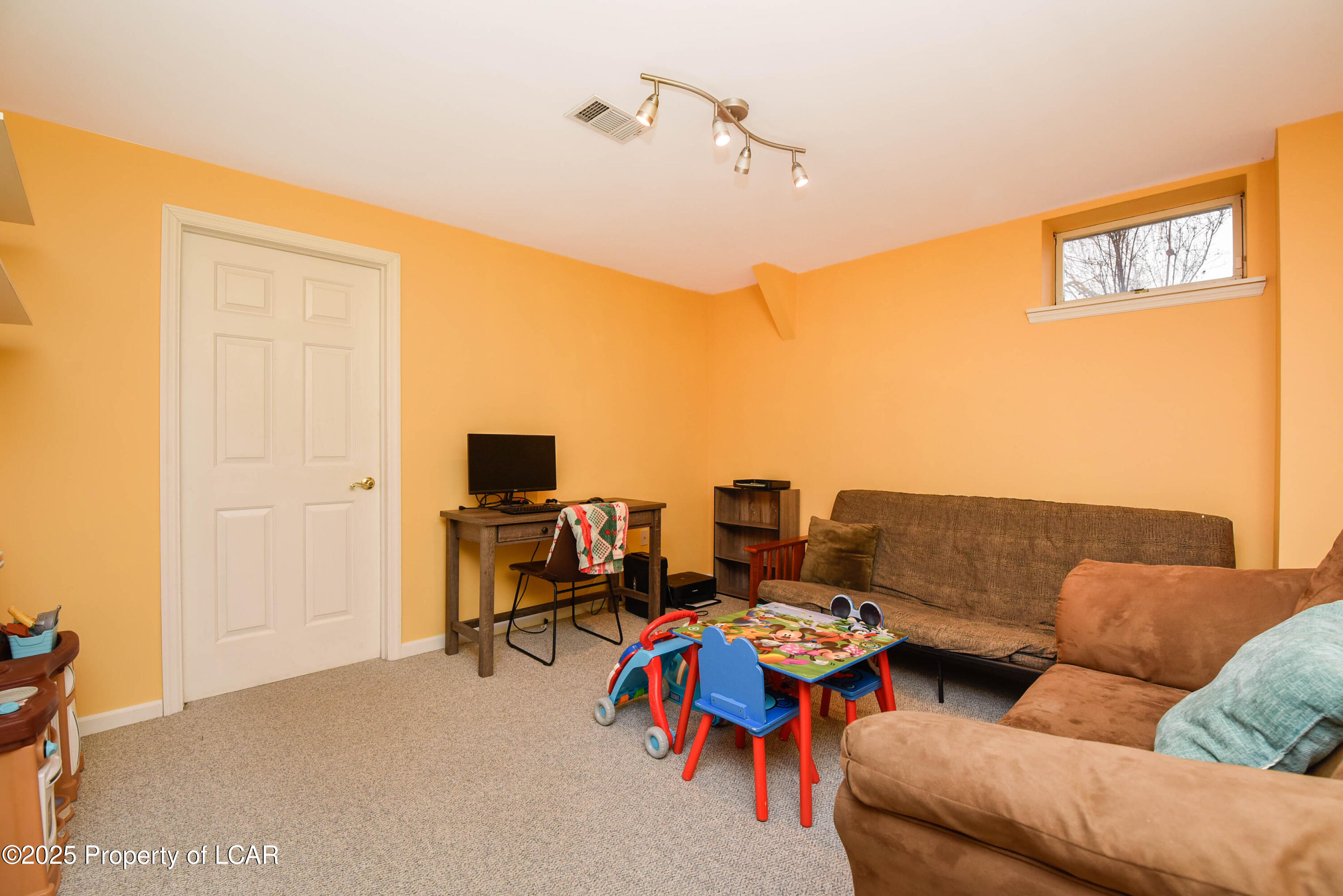 Dallas, Pennsylvania, 18612, United States, 4 Bedrooms Bedrooms, ,3 BathroomsBathrooms,Residential,For Sale,2005553