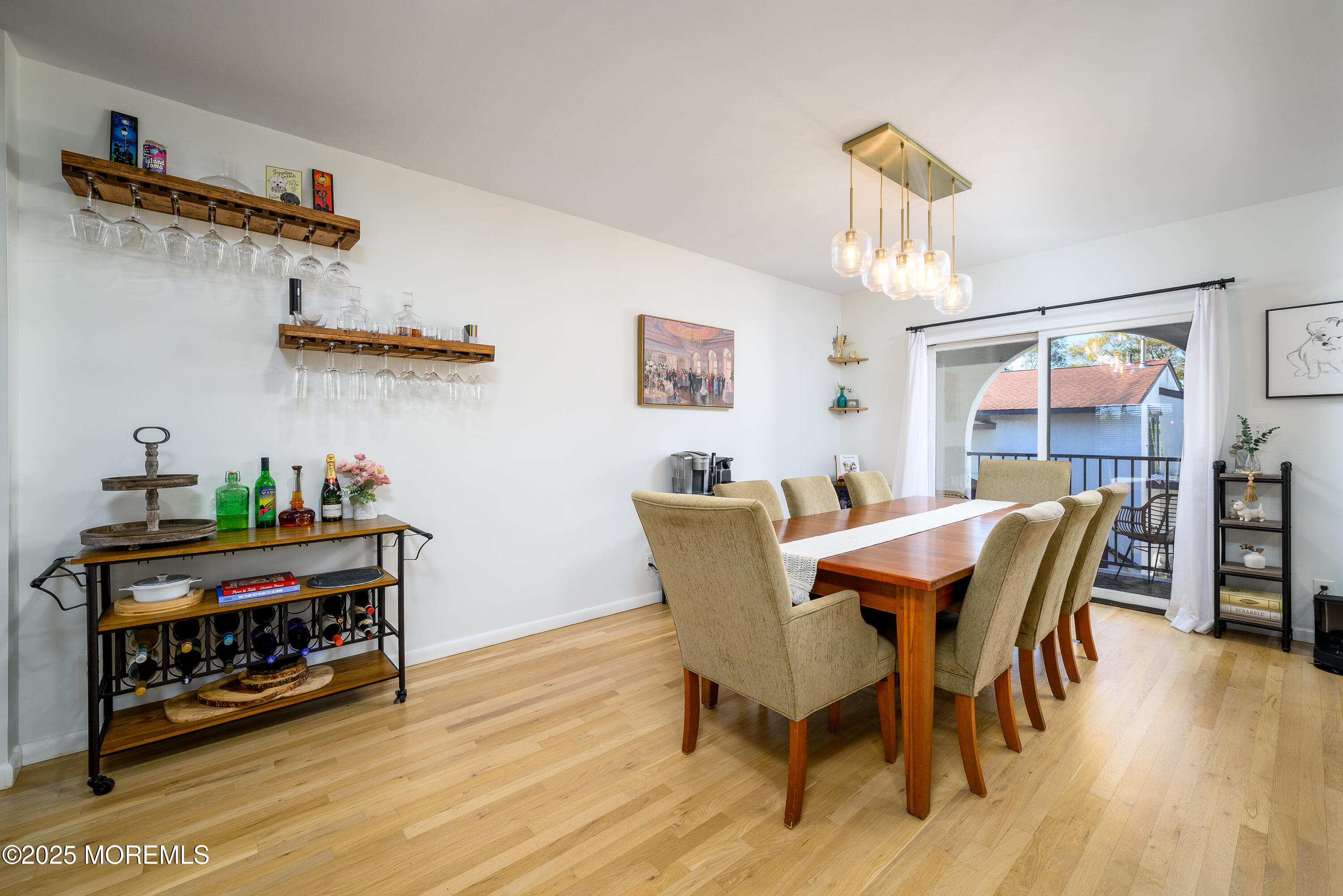 Red Bank, New Jersey, 07701, United States, 2 Bedrooms Bedrooms, ,3 BathroomsBathrooms,Residential,For Sale,1970602