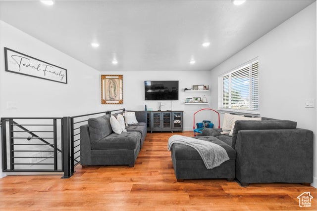 Centerfield, Utah, 84622, United States, 4 Bedrooms Bedrooms, ,3 BathroomsBathrooms,Residential,For Sale,1980838