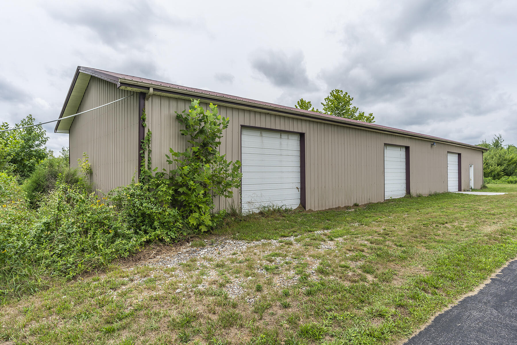 Jeffersonville, Kentucky, 40337, United States, 5 Bedrooms Bedrooms, ,4 BathroomsBathrooms,Residential,For Sale,1989610