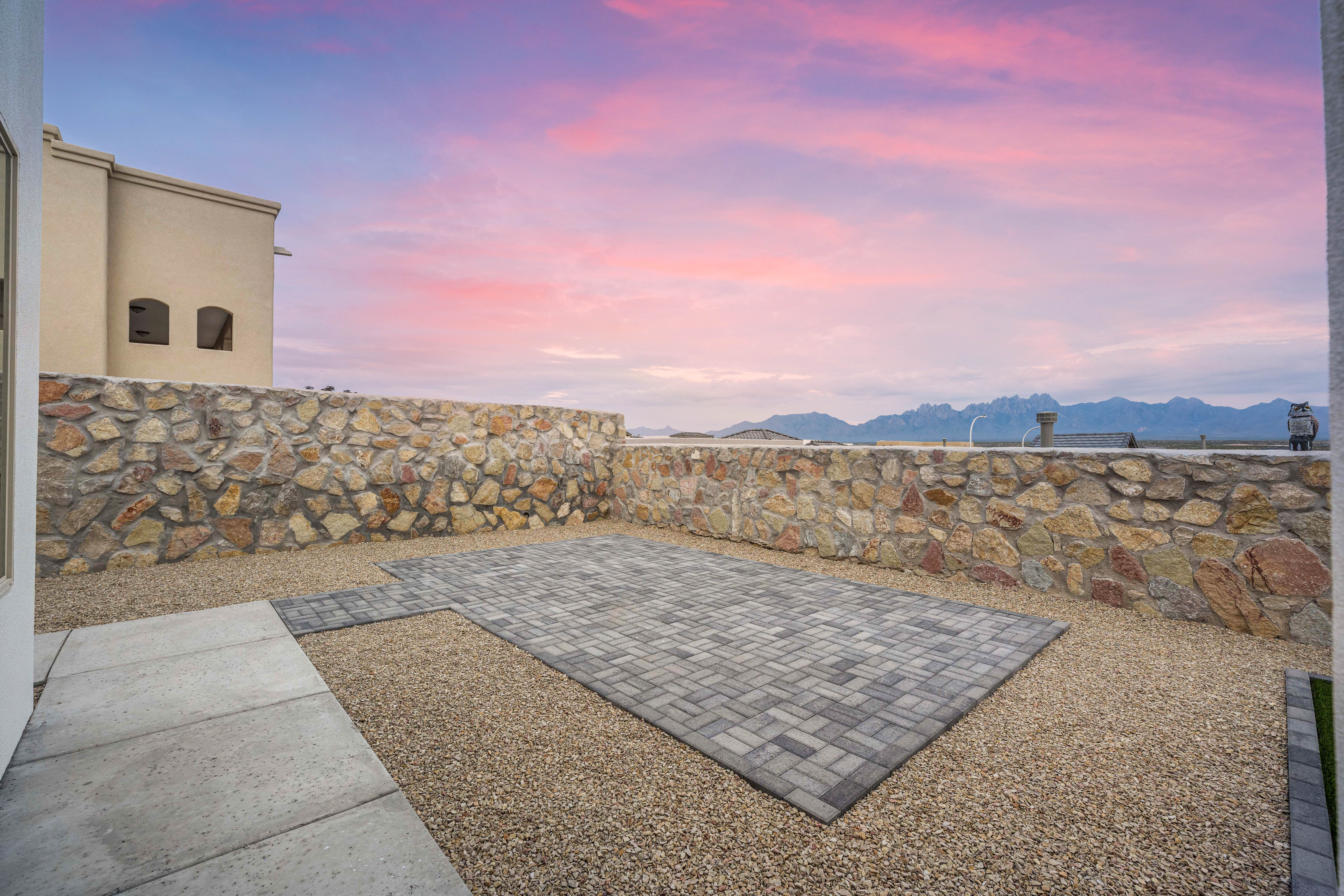 Las Cruces, New Mexico, 88011, United States, 5 Bedrooms Bedrooms, ,3 BathroomsBathrooms,Residential,For Sale,1983891