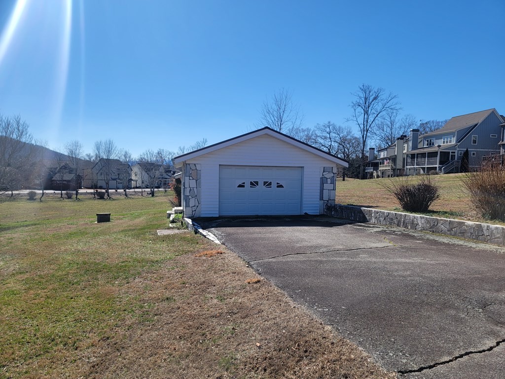Hayesville, North Carolina, 28904, United States, 3 Bedrooms Bedrooms, ,1 BathroomBathrooms,Residential,For Sale,1887043