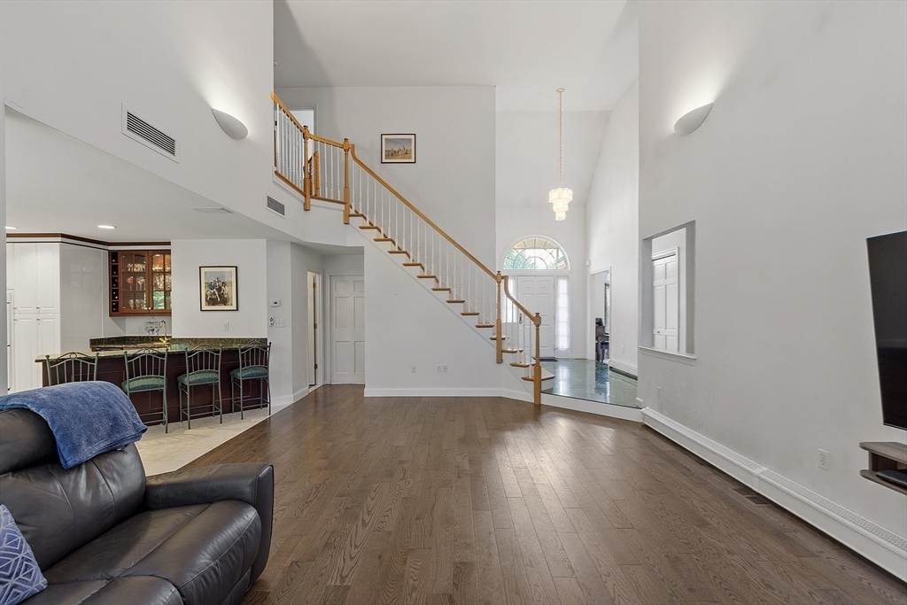 Middleton, Massachusetts, 01949, United States, 4 Bedrooms Bedrooms, ,4 BathroomsBathrooms,Residential,For Sale,1900627