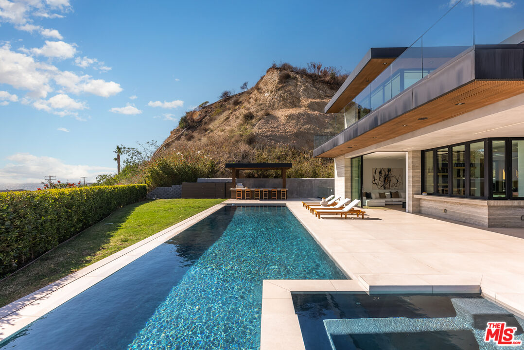 Malibu, California, 90265, United States, 5 Bedrooms Bedrooms, ,10 BathroomsBathrooms,Residential,For Sale,1707540